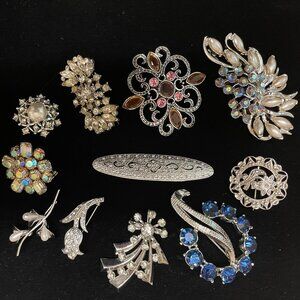 Decorative costume jewelry - set of 11 pins/brooches
